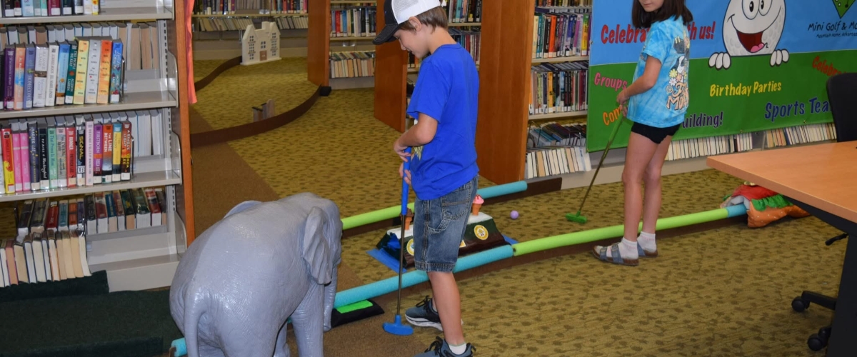 kids playing mini golf